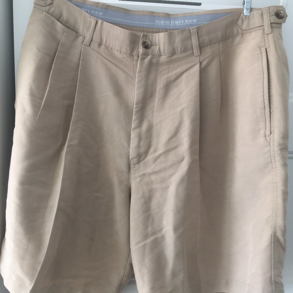 North 44 Khaki Shorts Size 36